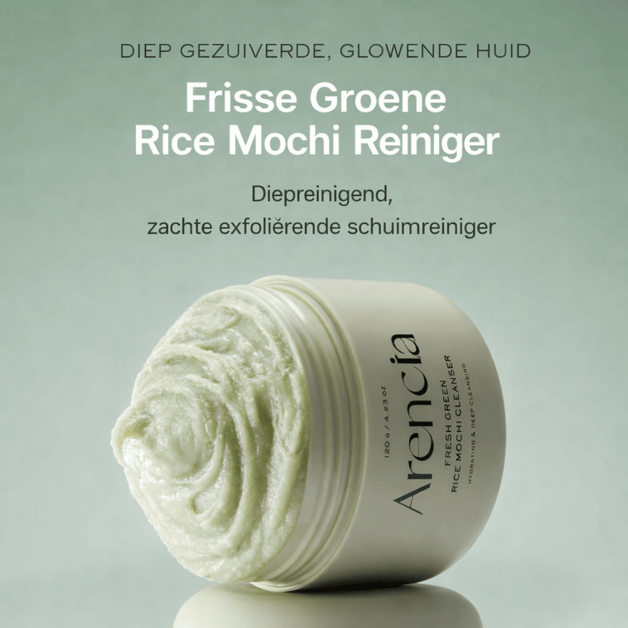 Arencia Rice Mochi Cleanser schuim in de handen